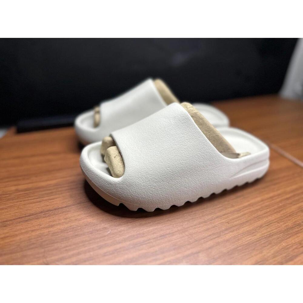 YZY Slide YS-01 SIZE: 4 - Picture 2 of 7